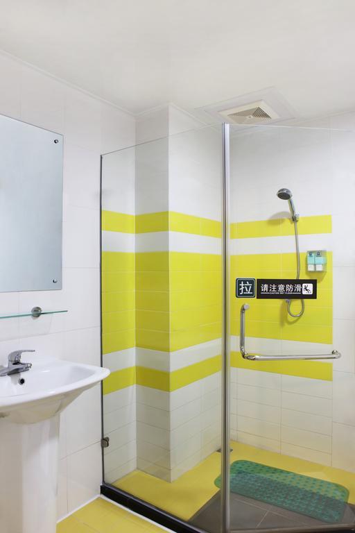 7Days Inn Xi'An South Gate Yongning Subway Station Сиан Стая снимка